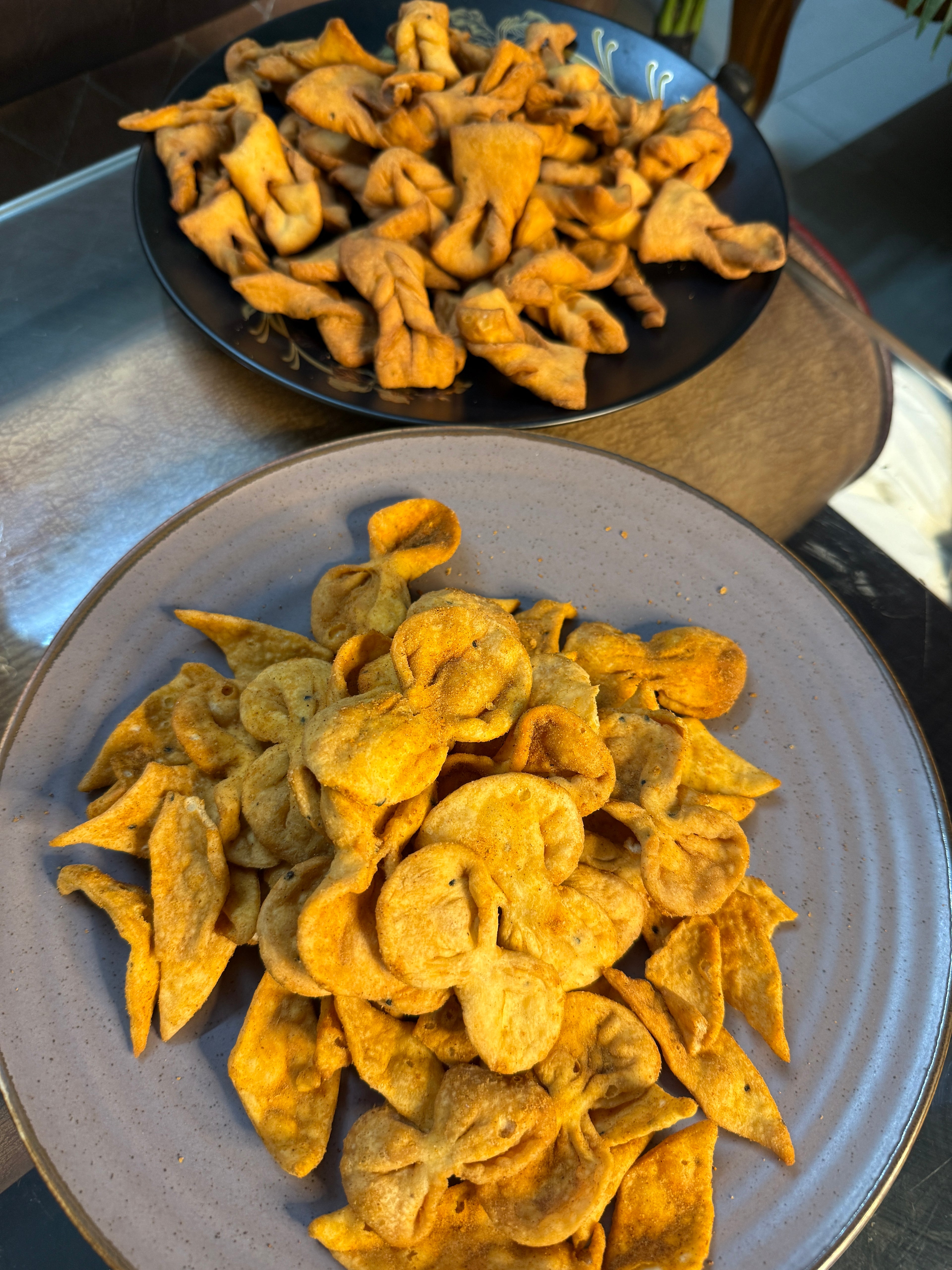 ঝাল ও মিষ্টি পিঠার কম্ব।